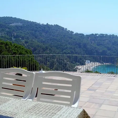 Hébergement de vacances House - 3 Bedrooms With Pool And Sea Views Young People Group Not Allowed - 07528 *
